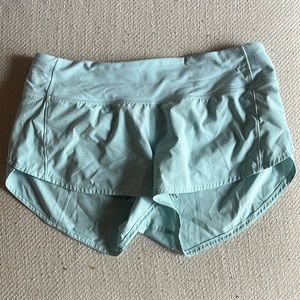 Lulu lemon speed ups 2.5” size 6!